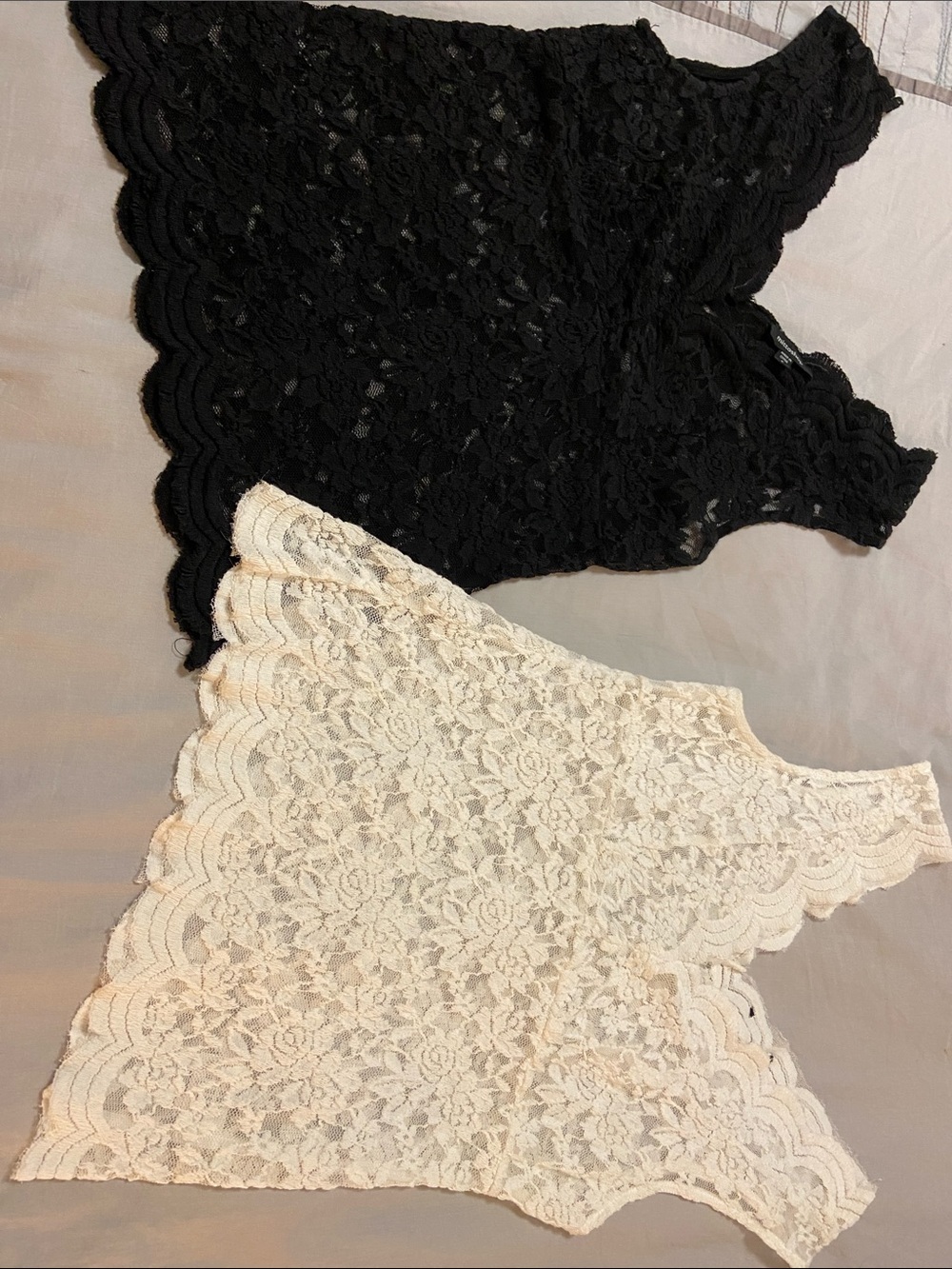 mittoshop Lace Camisole Set in Black and Cream